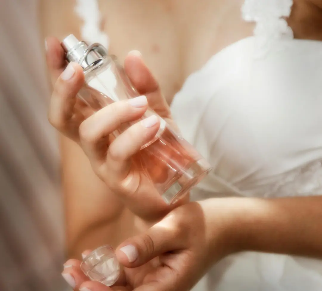 Applying natural perfume